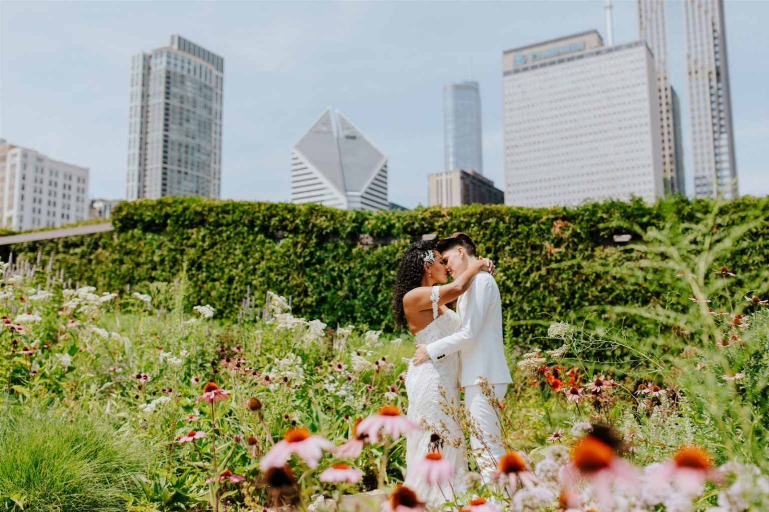 Greenhouse Loft Chicago Wedding Photos by Hanna Walkowaik