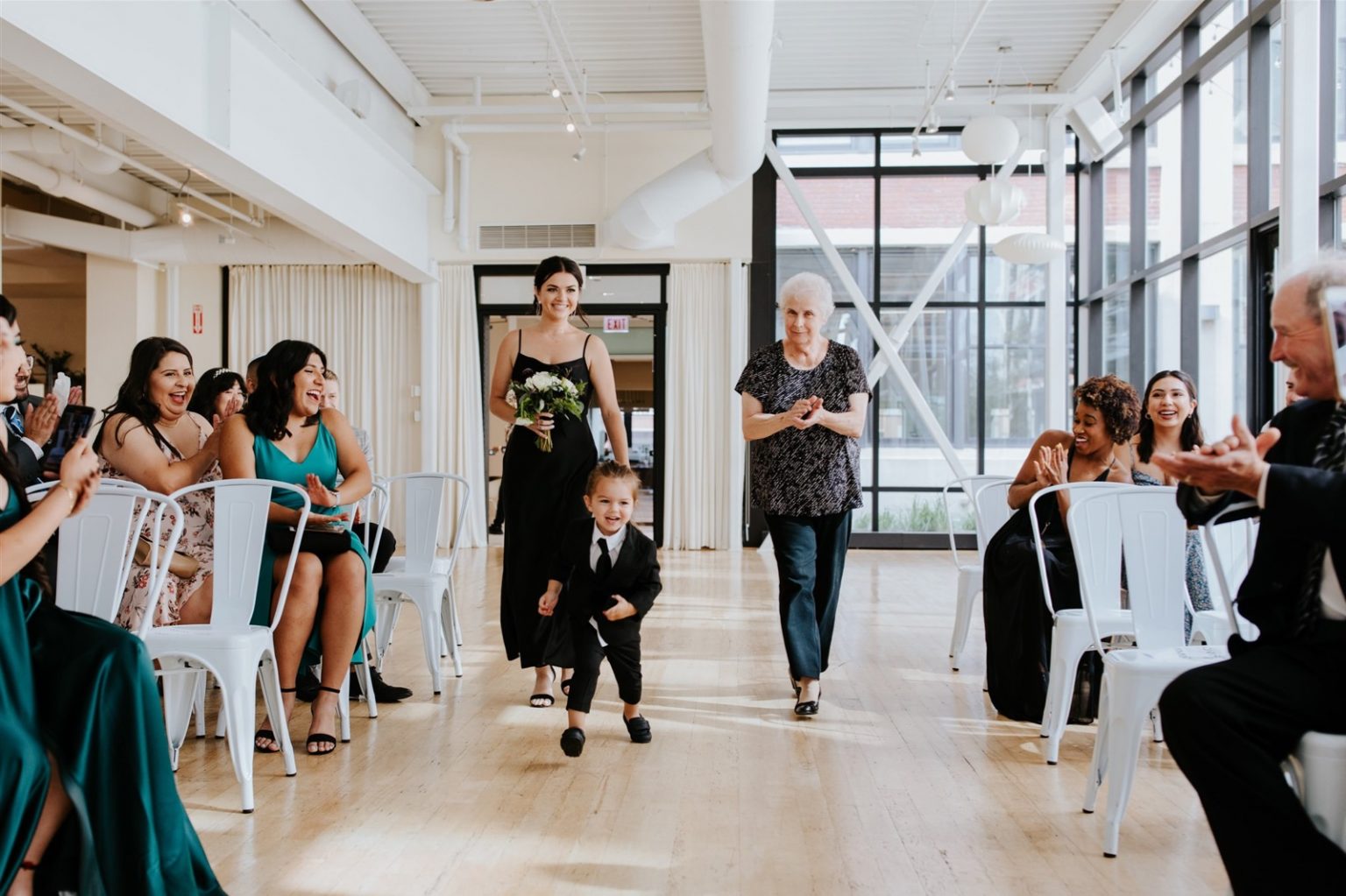 Greenhouse Loft Chicago Wedding Photos by Hanna Walkowaik