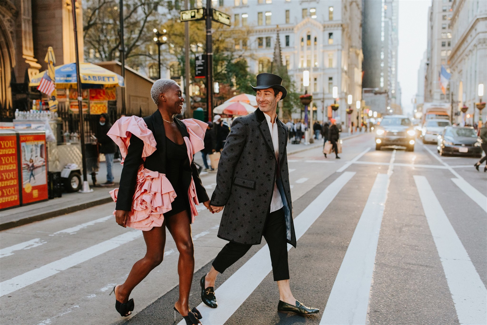 couple's session in NYC; NYC engagement photos by Hanna Walkowaik 