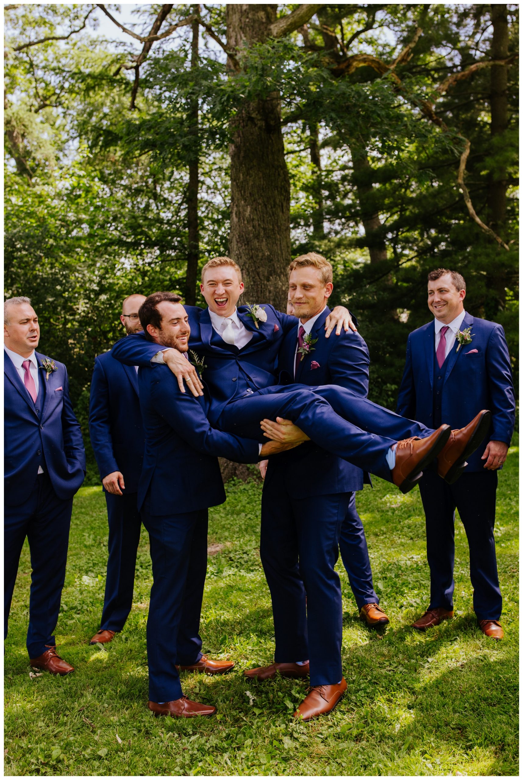 fun groomsmen poses