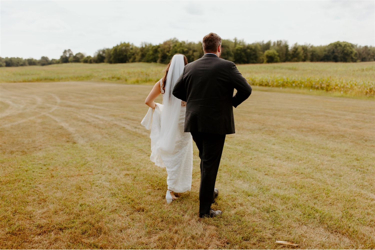 Michigan destination wedding by Hanna Walkowaik Photography