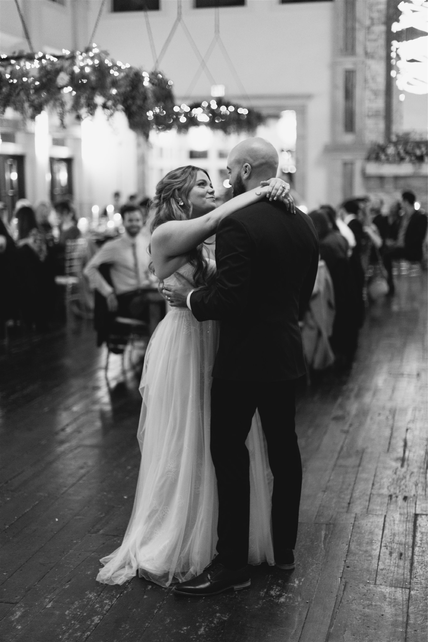 photojournalistic wedding photography by Hanna Walkowaik; documentary style wedding photography