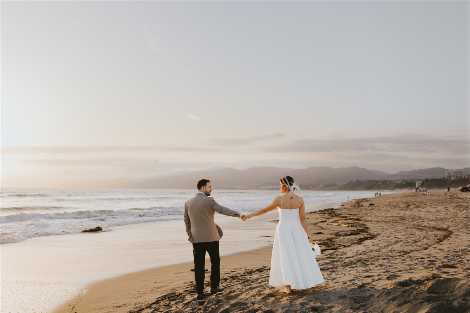 Santa Monica Beach elopement with Hanna Walkowaik Photography