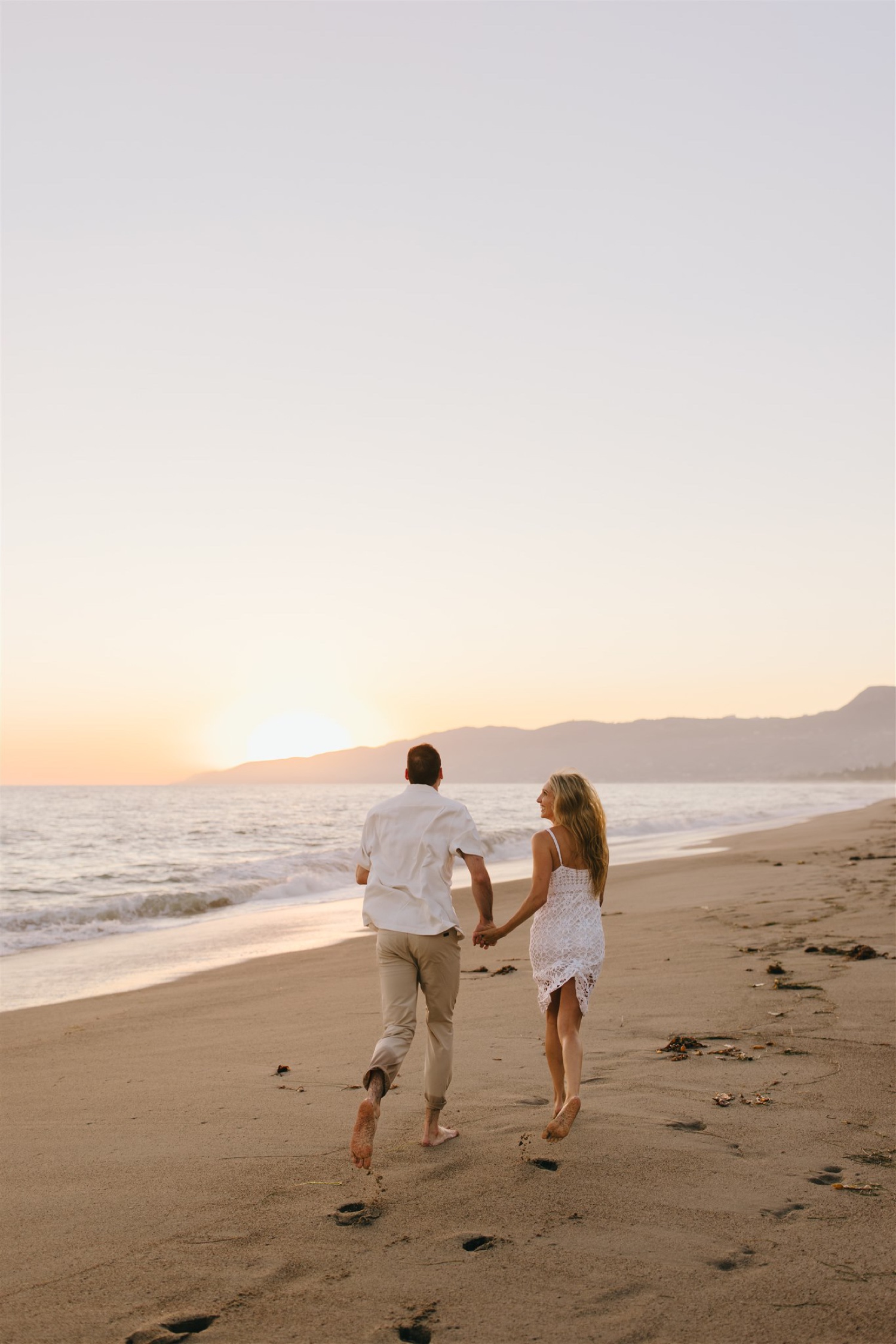 socal sunset beach engagement session photographed by Hanna Walkowaik