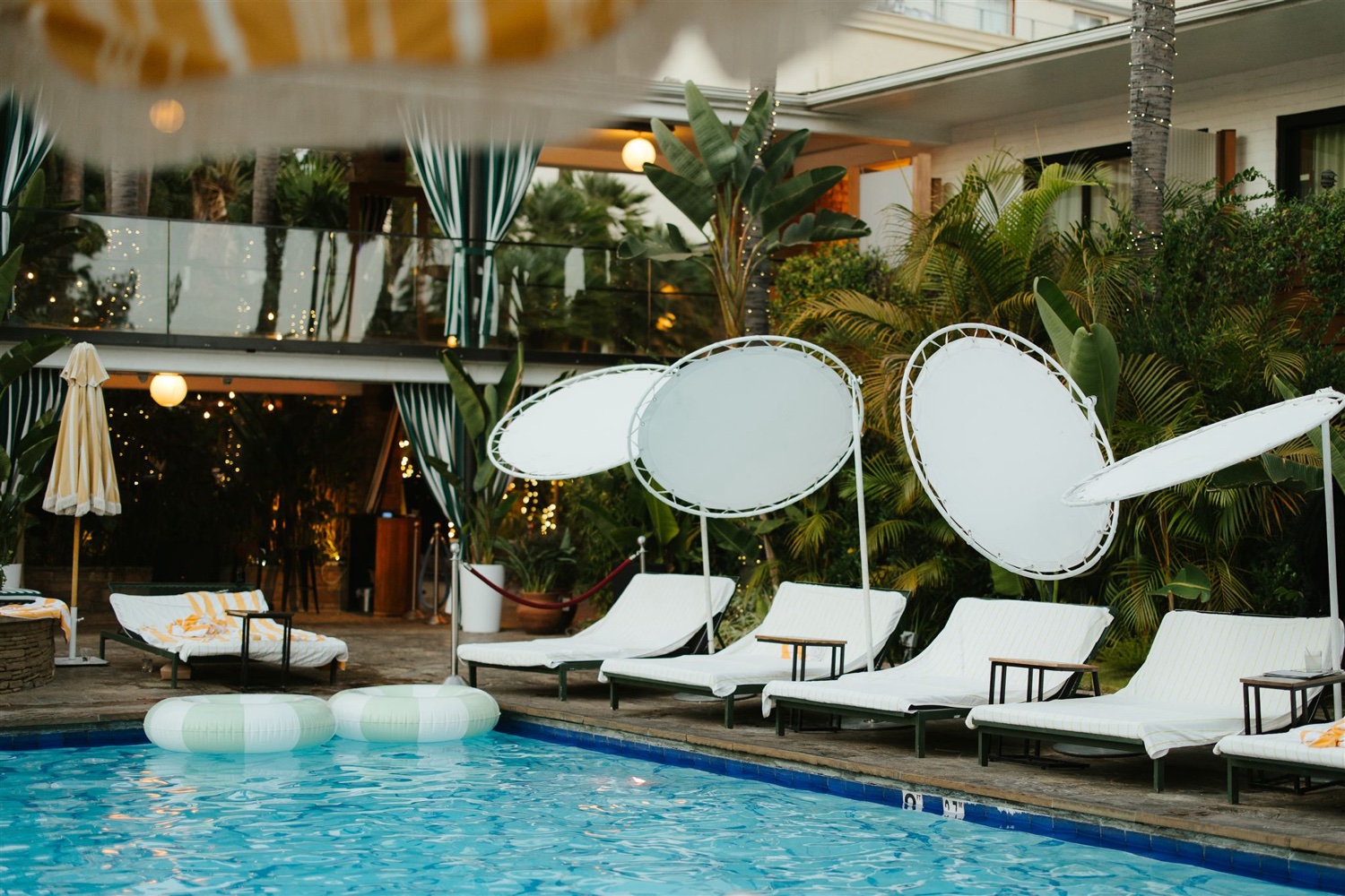 famous hollywood hotel pool for wedding reception
